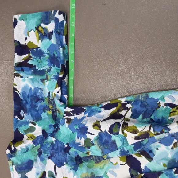 Dressbarn woman Blues,Greens, and White,Floral,3/4 Length Sleeve,1 Button Blazer - Picture 7 of 10